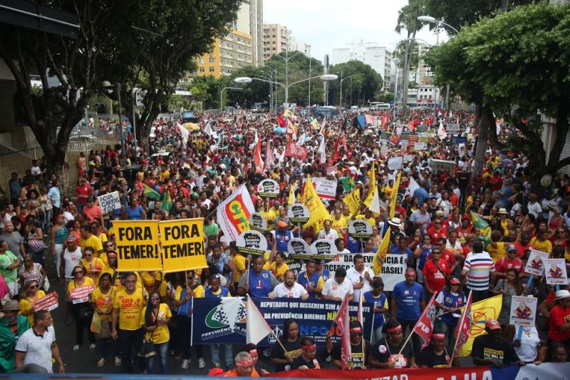 Marcha reúne mais de 50 mil contra a reforma da previdência em Salvador